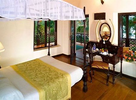 Ktdc Lake Palace Thekkady Kumily ภายนอก รูปภาพ